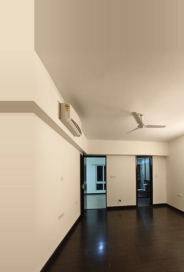 Room in 3.5 BHK Apartment at Sector 66-A – for Rent