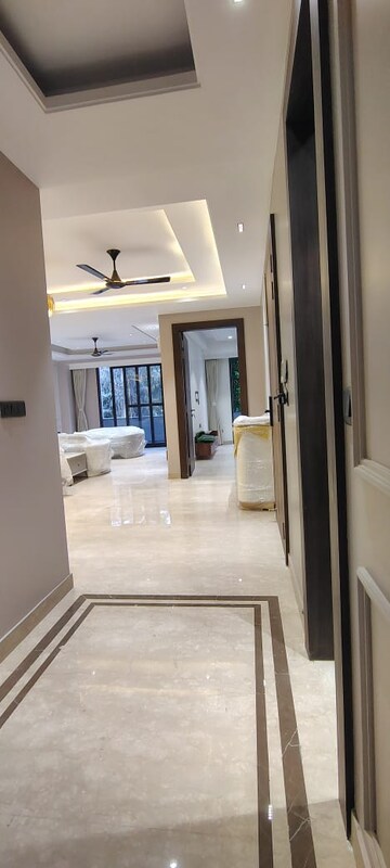 Building Lobby in 3.5 BHK Builder Floor at Unitech Palms, South City 1 – for Rent
