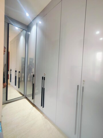 Building Lobby in 3.5 BHK Builder Floor at Unitech Palms, South City 1 – for Rent