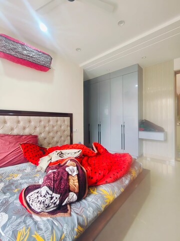 Bedroom in 3.5 BHK Builder Floor at Unitech Palms, South City 1 – for Rent