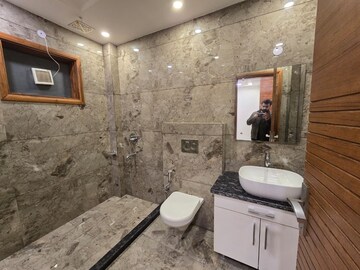 Bathroom in 3.5 BHK Builder Floor at Paschim Vihar – for Rent
