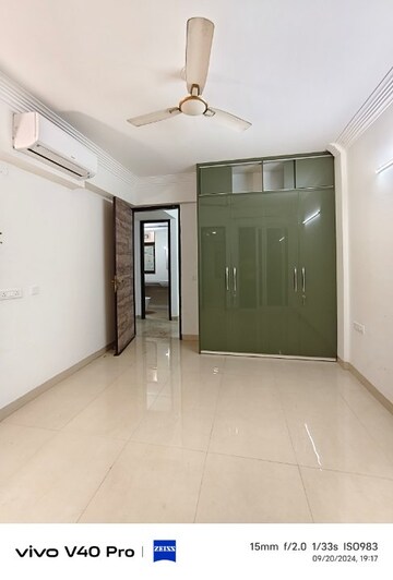 Room in 3.5 BHK Apartment at Sector 65 – for Rent