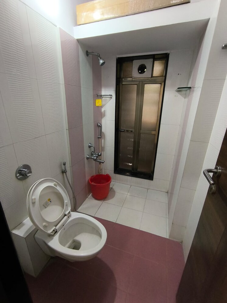Bathroom, bal-govind-chs 2 Bedroom 900 Sq.Ft. Apartment In Chembur Mumbai 8047622