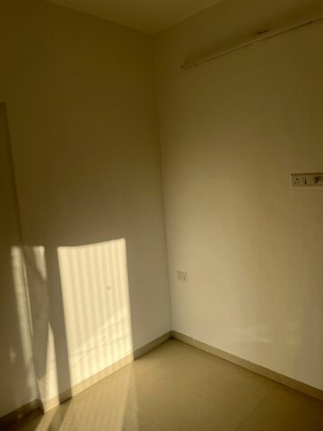 Room in 1 BHK Apartment at Conwood Astoria, Goregaon East – for Rent