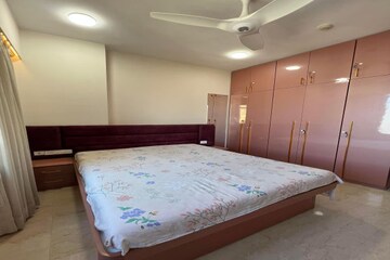 Bedroom in 2 BHK Apartment at Lodha The Park, Worli – for Rent