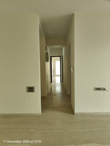 Building Lobby in 3 BHK Apartment at Omkar Apartment Malad East, Malad East – for Rent