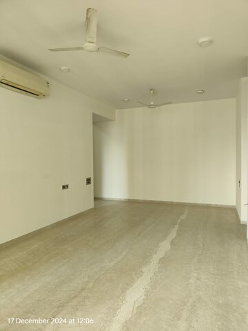 Room in 3 BHK Apartment at Omkar Apartment Malad East, Malad East – for Rent