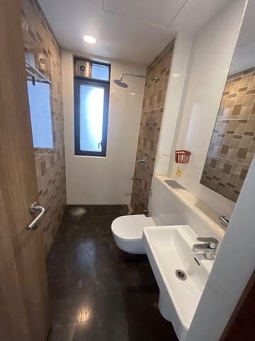 Team Area in 5 BHK Apartment at Lodha The Park, Worli – for Rent