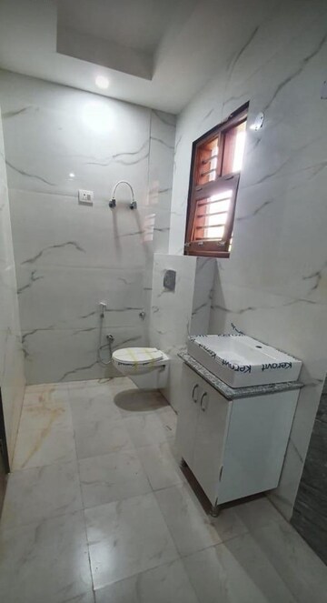 Bathroom in 4 BHK Builder Floor at Sector 43 – for Rent