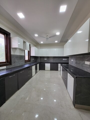 Kitchen in 4 BHK Builder Floor at Sector 43 – for Rent