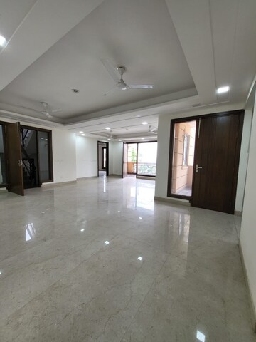 Room in 4 BHK Builder Floor at Sector 43 – for Rent