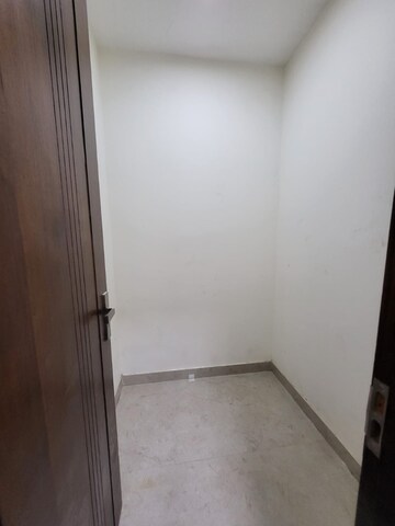 Room in 4 BHK Builder Floor at Sector 43 – for Rent