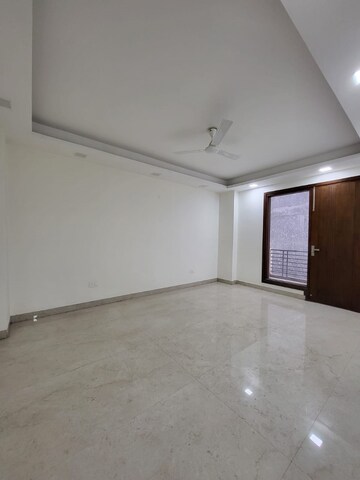 Room in 4 BHK Builder Floor at Sector 41 – for Rent