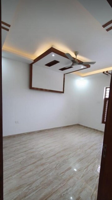 Room in 4 BHK Builder Floor at Sector 43 – for Rent