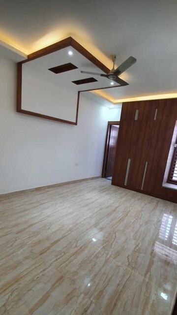 Room in 4 BHK Builder Floor at Sector 43 – for Rent