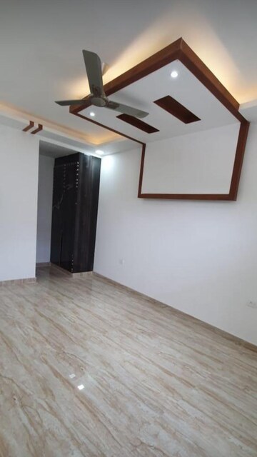Room in 4 BHK Builder Floor at Sector 43 – for Rent