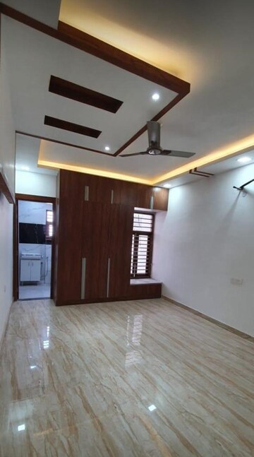 Room in 4 BHK Builder Floor at Sector 43 – for Rent