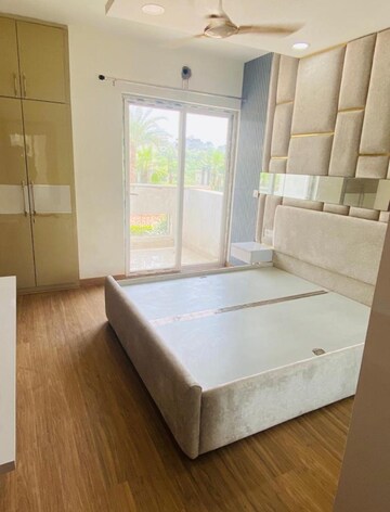 Room in 3 BHK Apartment at Meenal Semeion, Sector 41 – for Rent