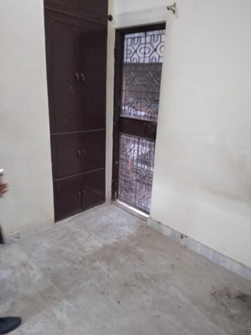 Room in 1 BHK Apartment at Paschim Vihar – for Rent