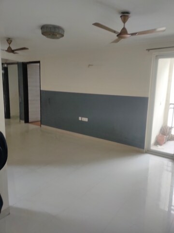 Room in 3 BHK Apartment at Paradigm Business Hermitage Park, Dhakoli Village – for Rent