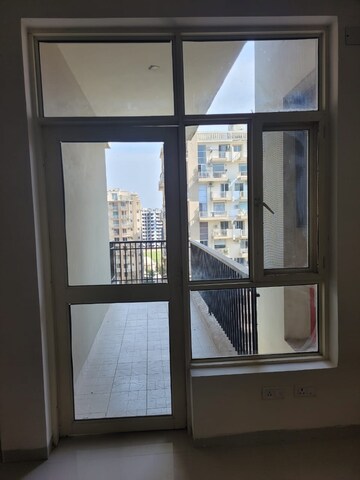 Room in 2 BHK Apartment at Sushma Green vista, Ghazipur – for Rent