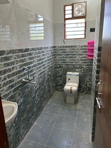 Bathroom in 2 BHK Builder Floor at Ansal Plaza Sector-23, Sector 23 – for Rent