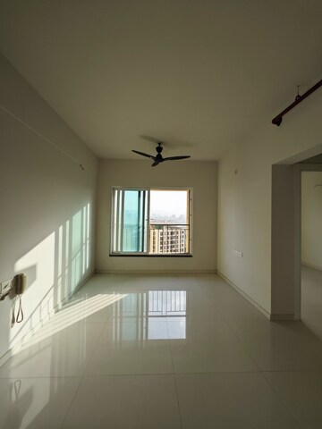 Room in 2 BHK Apartment at Rustomjee Urbania, Majiwada – for Rent