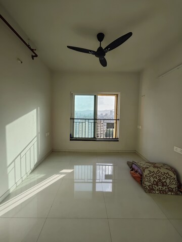 2 BHK Apartment For Rent in Rustomjee Urbania, Majiwada