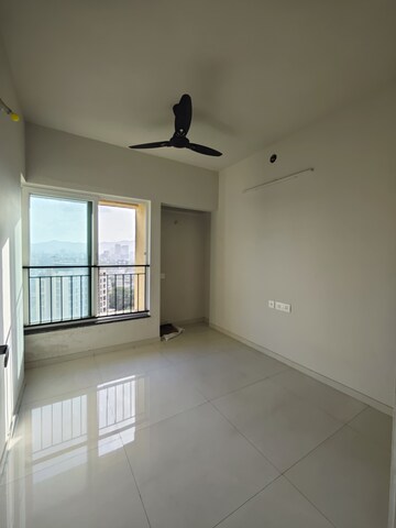 Room in 2 BHK Apartment at Rustomjee Urbania, Majiwada – for Rent