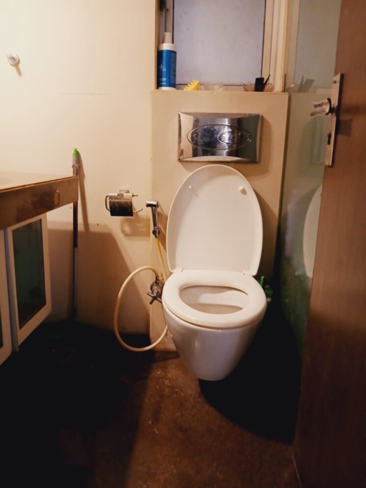 Bathroom, dhanlaxmi-chs-andheri-west 2 Bedroom 700 Sq.Ft. Apartment In Andheri West Mumbai 8047987