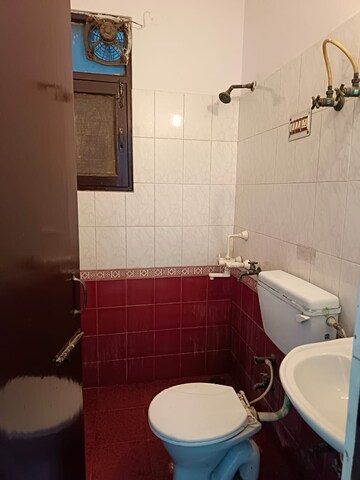 Bathroom in 2.5 BHK Builder Floor at Sector 82 – for Rent