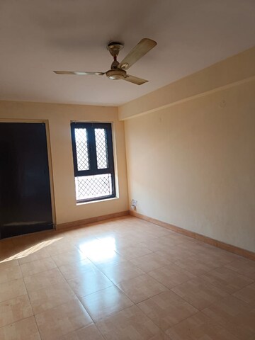 Room in 2.5 BHK Builder Floor at Sector 82 – for Rent