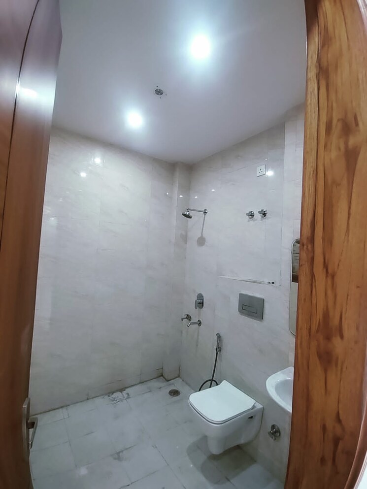 Bathroom, tgb-meghdutam 4 Bedroom 3350 Sq.Ft. Apartment In Sector 50 Noida 8048026