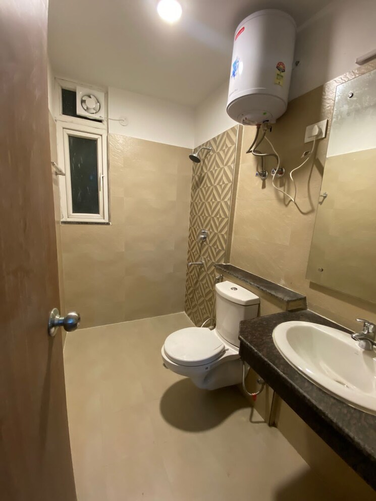 Bathroom, omaxe-forest-spa 3 Bedroom 2900 Sq.Ft. Apartment In Sector 93b Noida 8048047