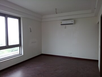 Room in 3 BHK Apartment at Jaypee Kalypso Court, Sector 128 – for Sale