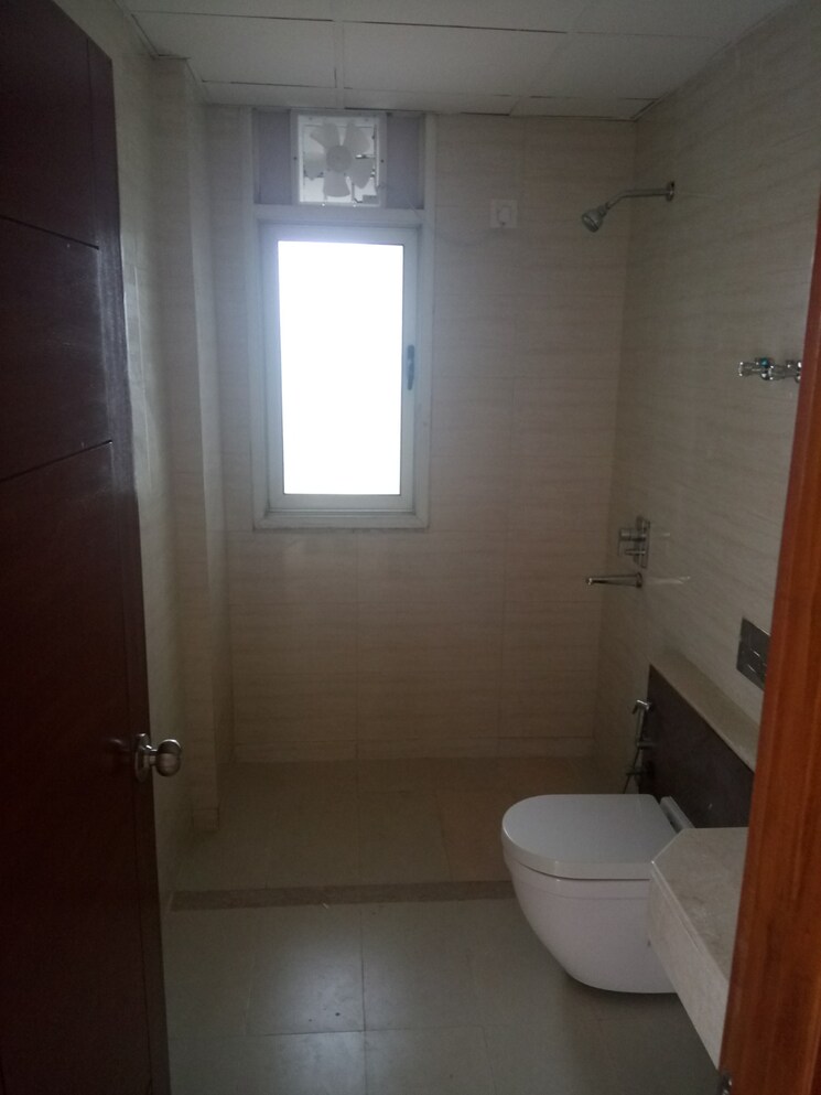 Bathroom, jaypee-kalypso-court 3 Bedroom 2620 Sq.Ft. Apartment In Sector 128 Noida 8048145