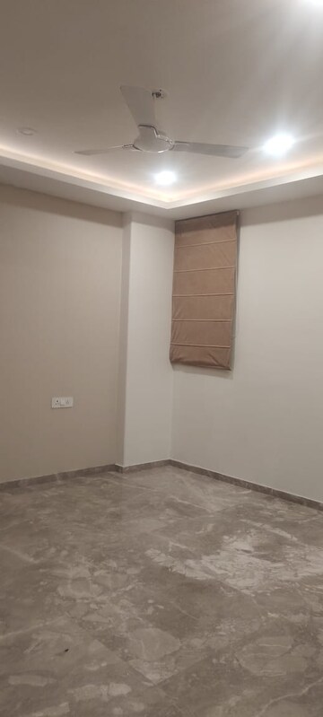 Room in 3 BHK Builder Floor at SS Southend Elite, Sector 49 – for Rent