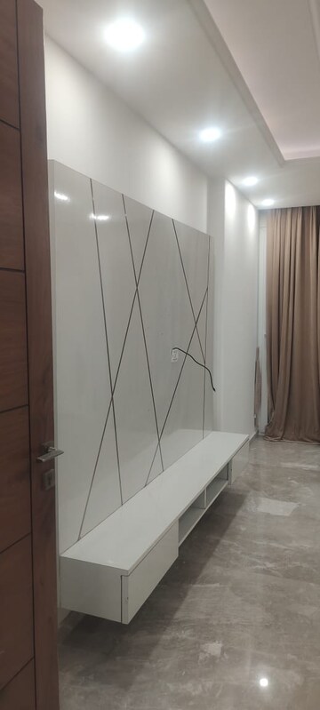Bathroom in 3 BHK Builder Floor at SS Southend Elite, Sector 49 – for Rent
