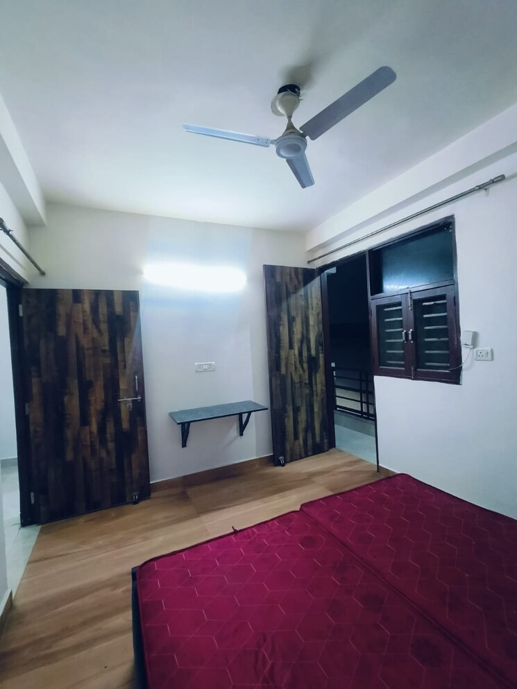 Room, freedom fighters enclave 1 Bedroom 500 Sq.Ft. Builder Floor In Freedom Fighters Enclave Delhi 8048194