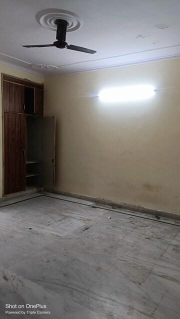 Room in 2 BHK Builder Floor at Ashoka Enclave Faridabad, Sector 34 – for Rent