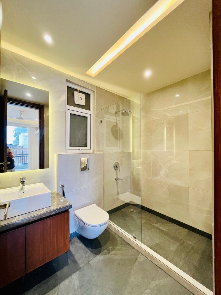 Bathroom, sushant-lok-3 4 Bedroom 398 Sq.Yd. Builder Floor In Sector 57 Gurgaon 8048466