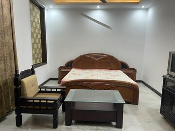 Furnished Amenities in 3 BHK Builder Floor at RWA Apartments Sector 52, Sector 52 – for Rent