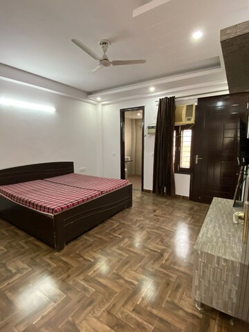 Bedroom in 3.5 BHK Builder Floor at SS Southend Floors, South City 2 – for Sale