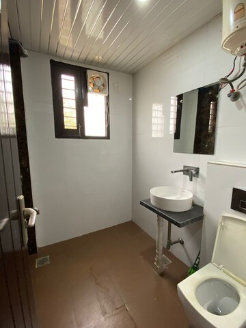 Bathroom in 3.5 BHK Builder Floor at SS Southend Floors, South City 2 – for Sale