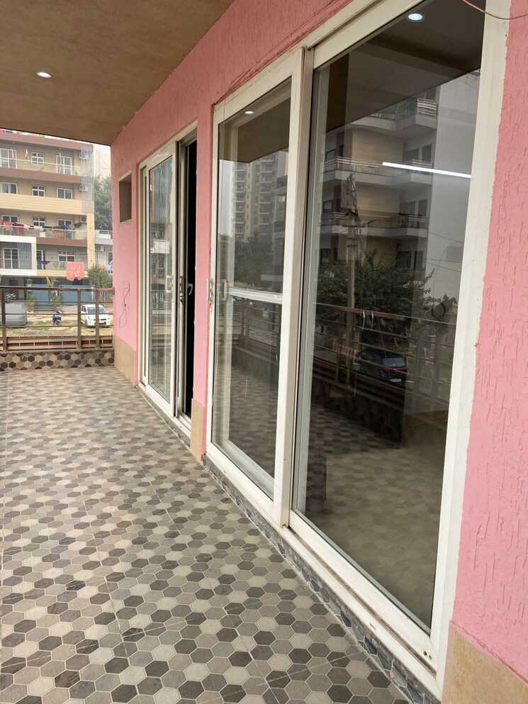 Balcony, ss-southend-floors 3.5 Bedroom 1895 Sq.Ft. Builder Floor In South City 2 Gurgaon 8048518