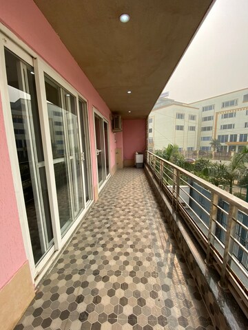 Balcony in 3.5 BHK Builder Floor at SS Southend Floors, South City 2 – for Sale