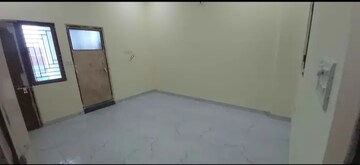 Room in 1 BHK Villa at Aliganj – for Rent