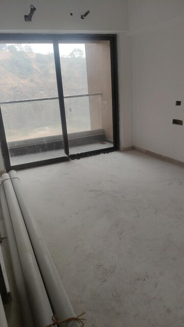Room in 2 BHK Apartment at Kanakia Silicon Valley, Powai – for Rent