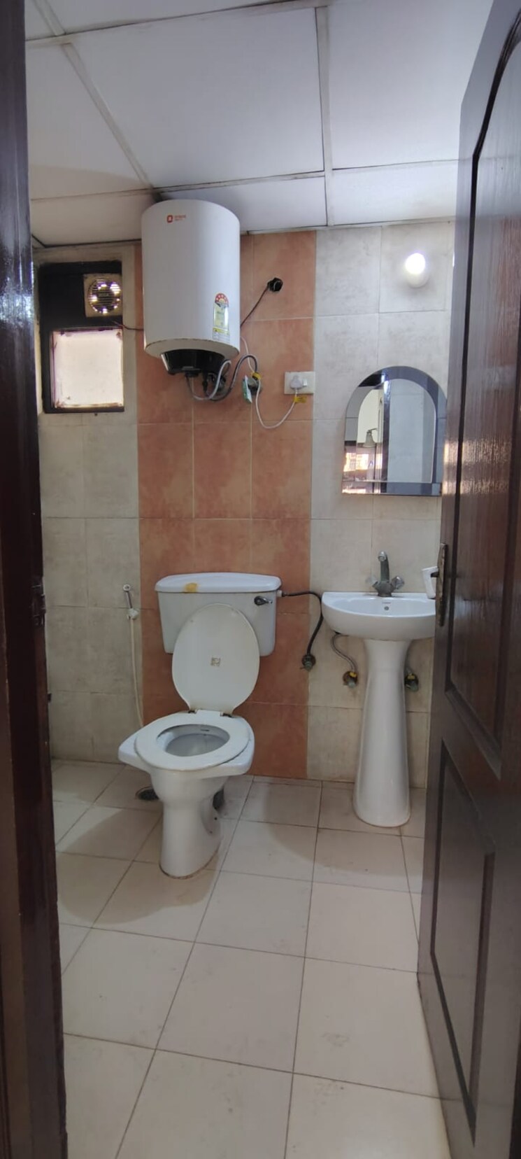 Bathroom, express-garden 4 Bedroom 2050 Sq.Ft. Apartment In Vaibhav Khand Ghaziabad 8048547