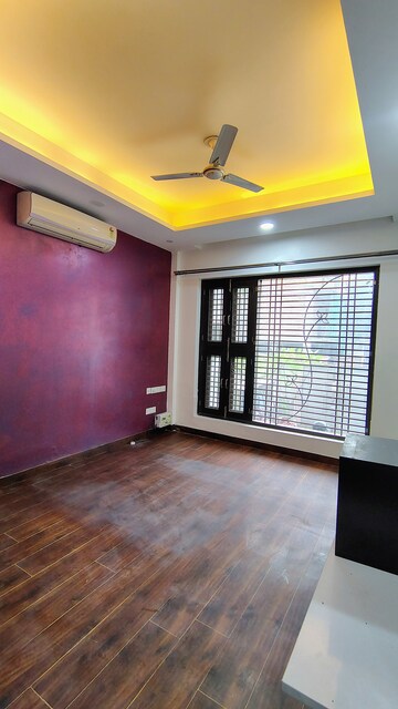 Room in 3.5 BHK Builder Floor at Empire Floors, Sector 57 – for Rent